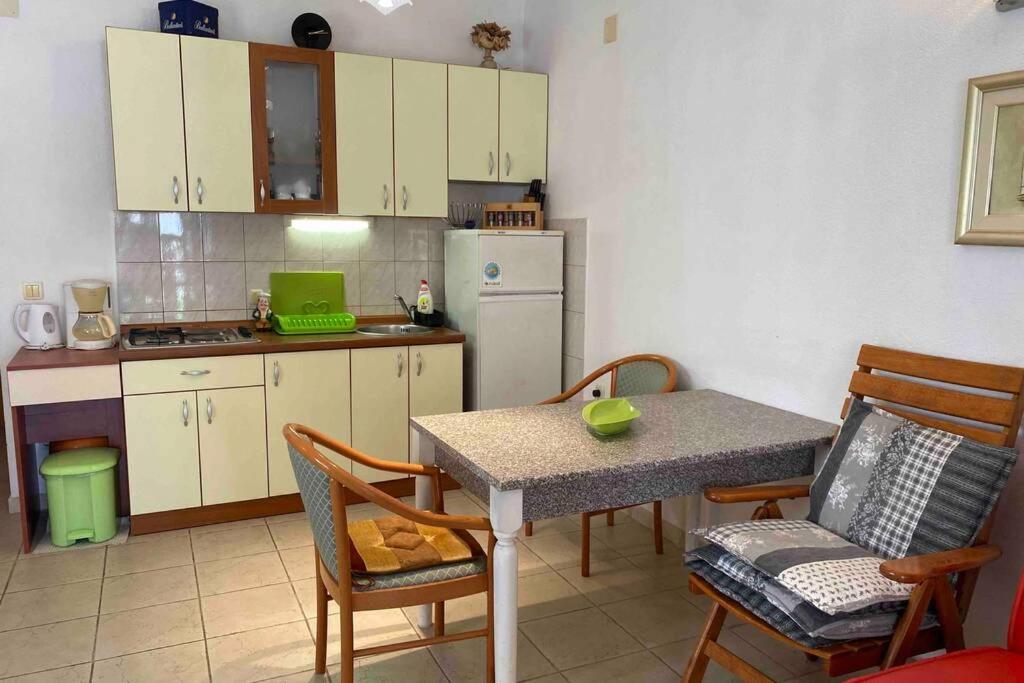 Appartement Apartman Toma à Slatine Extérieur photo