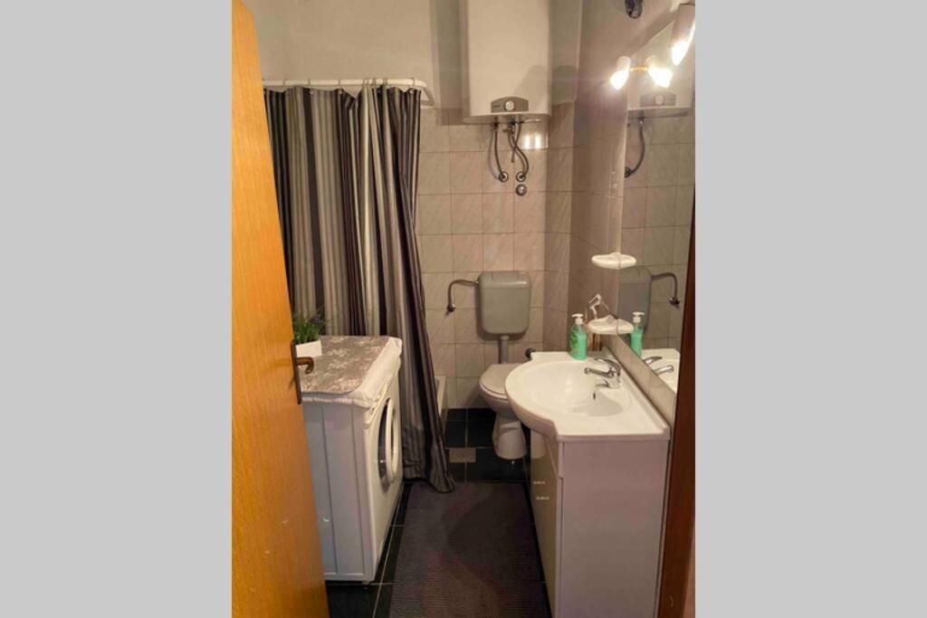 Appartement Apartman Toma à Slatine Extérieur photo